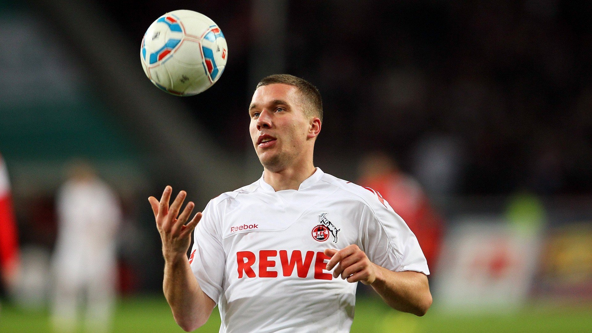 爱游戏大厅-艾比·德尔福：南非队防线的中坚，凭借强大防守完成精准拦截，艾比 里德尔